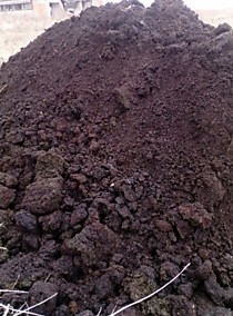 Земля с перегноем коровьим аналог чернозема ,в мешках и навалом от 3куб. Доставка в г.Ярославле и области.